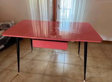 Tavolo e sedie in formica vintage