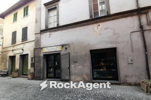 Immobile di 80 m² con 4 locali a Acquapendente