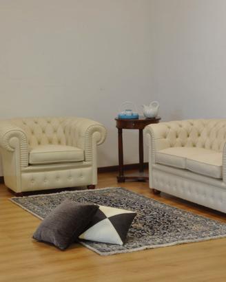 Salotto Chesterfield: Divano, poltrona e pouf