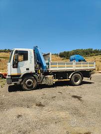 Iveco 180e34 con gru