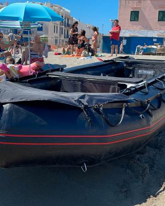 Gommone pvc mt 550 pari al nuovo  