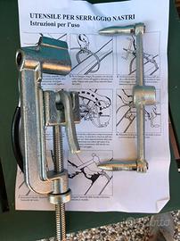 Tenditore per reggetta