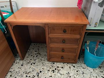 Scrivania ritiri a mano