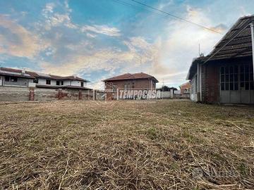 VOLPIANO VILLA INDIPENDENTE CON MAGAZZINO E GIARDI