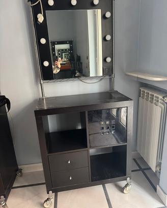 Postazione Trucco con specchio e luci