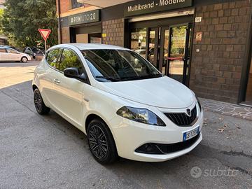 Lancia Ypsilon 1.0 FireFly 5 porte S&S Hybrid Gold