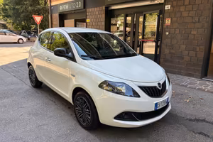 Lancia Ypsilon 1.0 FireFly 5 porte S&S Hybrid Gold
