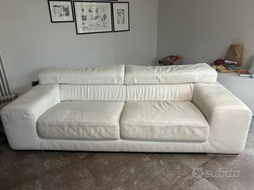 Divano in pelle bianca