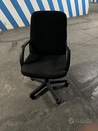 Poltrona su ruote con braccioli