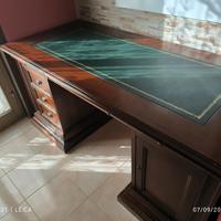 Scrivania  stile vittoriano