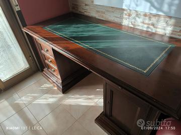 Scrivania  stile vittoriano