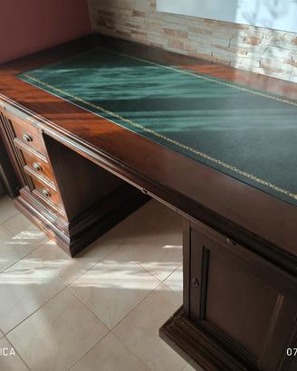 Scrivania  stile vittoriano