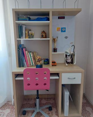 Scrivania con sedia