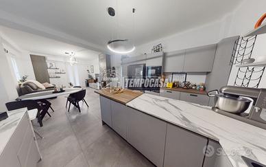 Trilocale ristrutturato con box cantina e terrazzo