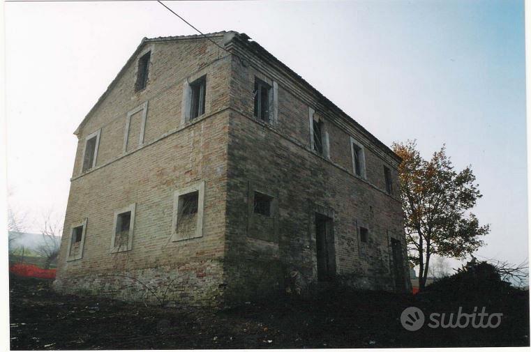 RUSTICO DI 440m² + ACCESSORIO E TERRENO DI 3000 m² - Vista 3