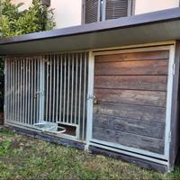 Grande cuccia coibentata per cani taglia grande.