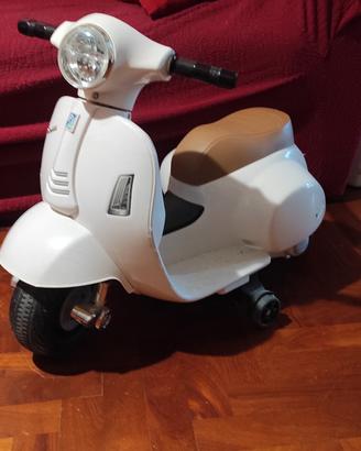 Moto elettrica scooter modello Vespa bambini