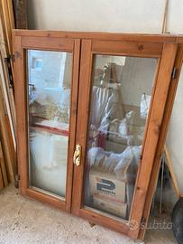 Finestra in legno con vetrocamera