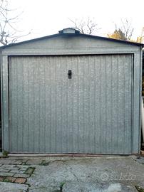 Garage box in lamiera porta basculante