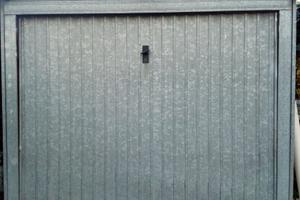 Garage box in lamiera porta basculante
