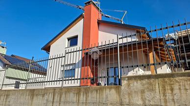 VILLA SINGOLA A CASTIGLIONE TORINESE