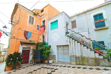 CASA SEMINDIPENDENTE A CAMPOMARINO