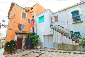 CASA SEMINDIPENDENTE A CAMPOMARINO