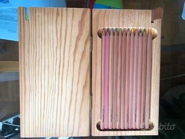 Matite colorate in scatola di legno anni 90