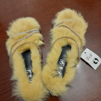 Sandalo ciabatta in peluche e strass