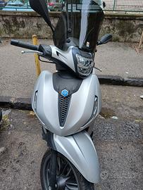 BEVERLY 300 HPE 2023