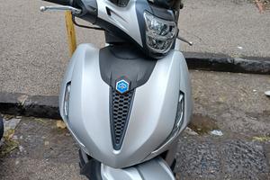 BEVERLY 300 HPE 2023