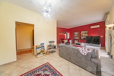 Quadrivano ampio con balconi