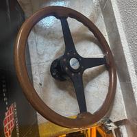 Volante Momo in legno vintage e mercedes W202