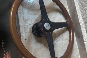 Volante Momo in legno vintage e mercedes W202