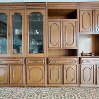 mobile soggiorno con tavolo e sedie