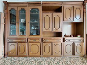 mobile soggiorno con tavolo e sedie