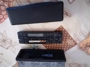 Autoradio con frontalino estraibile