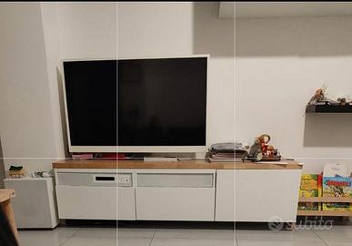 TV Ikea 48", casse Ikea, mobile, chromecast