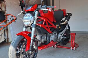   DUCATI  Monster  696   -2011   perfetta