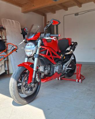   DUCATI  Monster  696   -2011   perfetta
