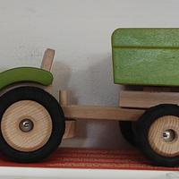 Trattore in legno Goki