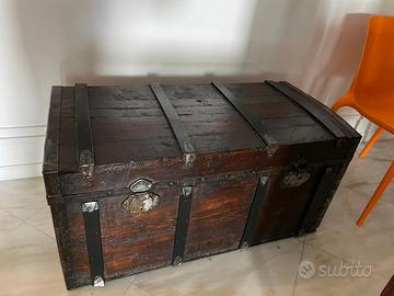 Baule antico in legno e ferro – 100×50×50 cm
