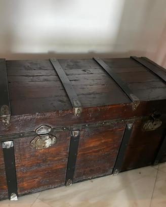 Baule antico in legno e ferro – 100×50×50 cm
