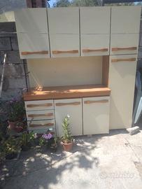 Vecchia  credenza anni 1970