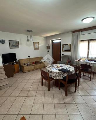 VILLA A SCHIERA A AVEZZANO