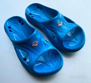 Ciabatte in gomma Arena taglia 33.