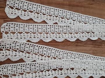 Due bordi artigianali all'uncinetto. Nuovi