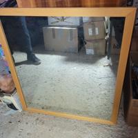 Specchio con cornice in legno