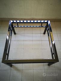 Tavolo vintage design da salotto per restauro.