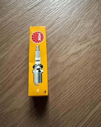 Candela NGK LMAR8A-9 per scooter